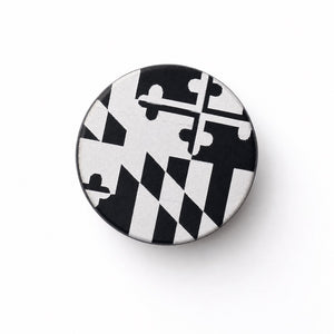 black bottle top, engraved Maryland flag white background