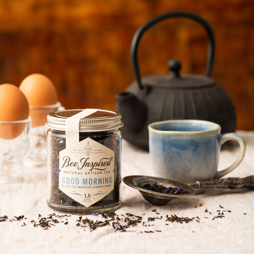 loose tea in glass jar with tea mug and tea pot 