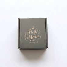 Gray box with 'Best Mom Ever' text on a white background