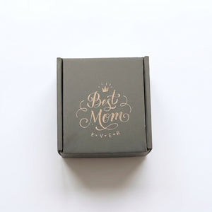 Gray box with 'Best Mom Ever' text on a white background