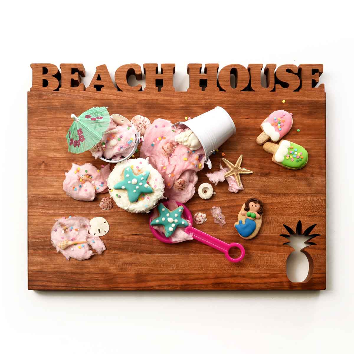 Pineapple cutting board in cherry wood, the words beach house on top