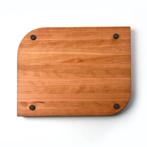 cutting board designs, back of wood board showing rubber feet